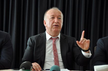 Maçın Hakemini Eleştirdi!