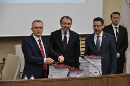 Maliye Bakanı 2016 Yılı Bütçesini Bağladı!