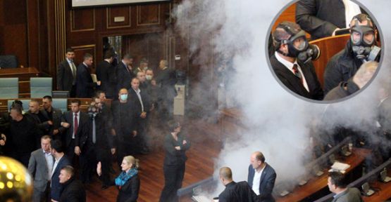 Meclis Salonuna Yine Gaz Atıldı!