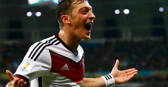 Mesut Özil Almanya'da Manşetlere Oturdu!