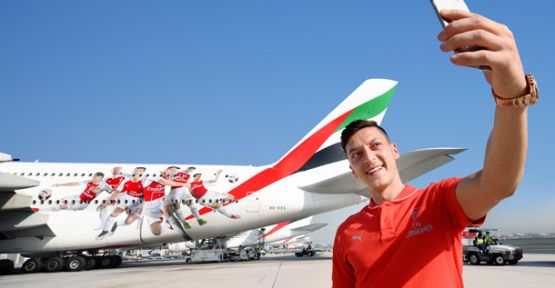 MESUT ÖZİL DUBAİ'de SELFİE YAPTI!