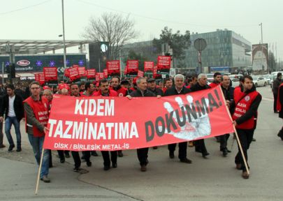 Metal İşçileri Kıdem Tazminatı İçin Yürüdü!
