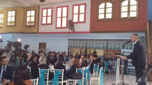 MHP'ye Katılanlara Rozet Takıldı!
