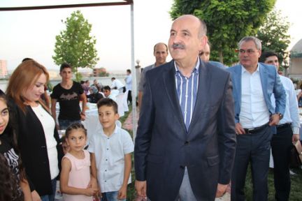Müezzinoğlu Batman'da İftara Katıldı!