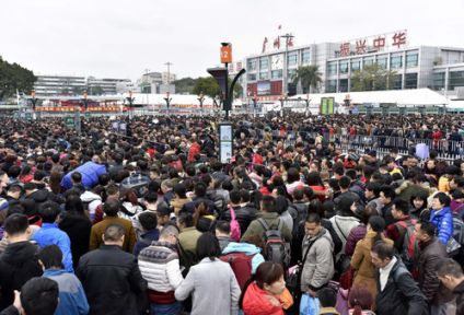 On Binlerce Yolcu İstasyonda Mahsur Kaldı!