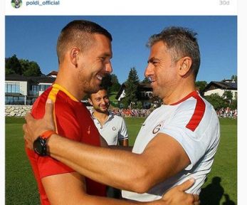 Podolski'den Fotoğraflı Teşekkür!