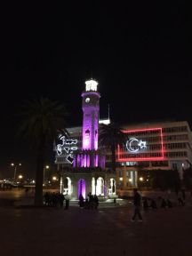 Saat Kulesi Mora Büründü!