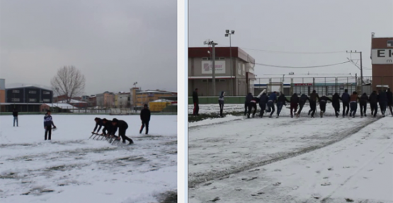 Sahadaki Karları Futbolcular ve Taraftarlar Temizledi!