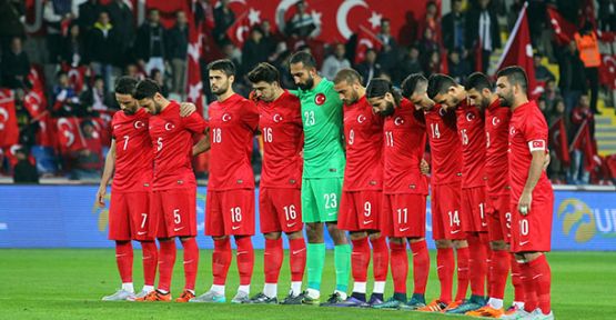 Saygı Duruşunu Islıklayanlara Takipsizlik Kararı!