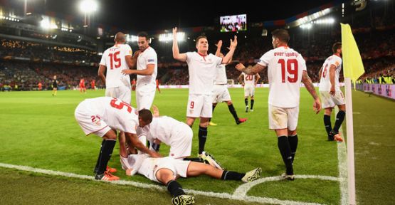 Sevilla, Liverpool Efsanesini Diri Diri Çimlere Gömdü!