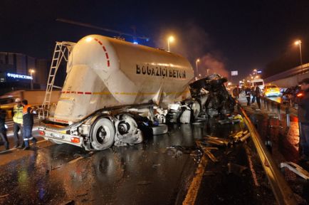 Tanker Devrildi E-5 Trafiğe Kapandı!