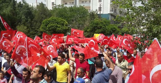 TERÖRÜ LANETLEDİLER!