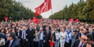 Özgür Özel, Vatandaşlarla Birlikte I. Meclis Önünden Anıtkabir’e Yürüdü