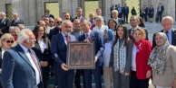 CHP İnegöl'den Genel Başkan Özgür Özel'e Anlamlı İnegöl Hediyeleri ve Mobilya Daveti!