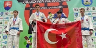 Osmangazi Belediyespor Judocularından Slovakya'da Tarihi Başarı: 19 Madalya ve Takım Şampiyonluğu!
