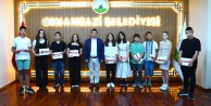 Osmangazi Belediyesi'nden Sınav Başarısına Dijital Destek: Dereceye Giren Öğrenciler Ödüllendirildi!