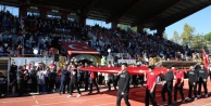 İnegöl’de 29 Ekim Cumhuriyet Bayramı Coşkusu Dorukta: İlçe Stadyumu Kırmızı Beyaza Büründü