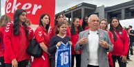 Nilüfer Belediyespor Eker Kadın Voleybol Takımı Yeni Sezon Öncesi Taraftarıyla Buluştu