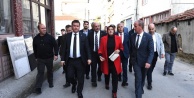 Osmangazi Belediye Başkanı Erkan Aydın, halkla iç içe yönetim anlayışını sürdürerek mahalle buluşmalarına devam ediyor.