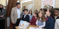 Başkan Erkan Aydın Bursa Kitap Fuarı’nda: "Beynimizi ve Geleceğimizi Kitapla Eğitmeliyiz"