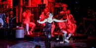 Uluslararası Bursa Festivali#039;nde sahne alan Derya Bedavacı müzikseverleri büyüledi