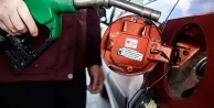 Motorine büyük indirim yolda: Gece yarısından itibaren litre fiyatı 100 liranın altına düşüyor