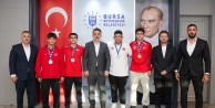Bursa Büyükşehir Belediyesi Başkan Vekili Şahin Biba, Balkan Şampiyonu ve madalyalı güreşçileri ağırladı: quot;Başarılarınızla gurur duyuyoruzquot;