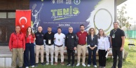 Bursa#039;da Cumhuriyetin 103. yılına özel tenis turnuvası: Genç raketler kortta buluştu