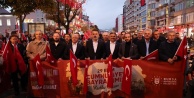 Bursada Cumhuriyetin 103. Yıl Coşkusu Yağmur Dinlemedi: Binlerce Bursalı Kortej ve Berkay Konseriyle Bayramı Kutladı