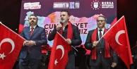 Bursada yağmura rağmen Cumhuriyet coşkusu: Binlerce vatandaş yürüyüş ve Ferhat Göçer konserinde buluştu