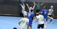 Hentbolda Nilüfer Belediyespor#039;dan muhteşem geri dönüş: Giresunspor#039;u 39-33 devirdi
