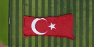 Milli Savunma Bakanlığı#039;ndan gökyüzünde gururlandıran rekor: Özel Kuvvetler#039;den 3 bin 37,5 metrekarelik dev Türk bayrağı atlayışı