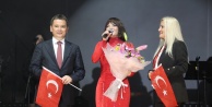 Osmangazi Meydanında 29 Ekim coşkusu: Göksel yağmura rağmen Bursalıları coşturdu