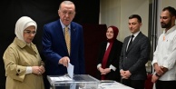 Cumhurbaşkanı Erdoğan, oyunu Saffet Çebi Ortaokulu'nda kullandı