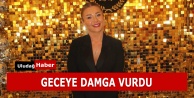 Özlem Acar güzelliği ile ödül gecesine damga vurdu