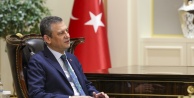Özgür Özel: 'Siyasi İktidarın Aparatları, Ahmet Özer'in Suçsuzluğunu Asla Gölgeleyemeyecektir'