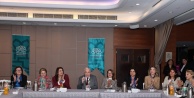 Şadi Özdemir kadınlarla iftarda buluştu