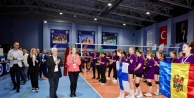 Bursa Uluslararası Spor Festivali Kardeş Şehirleri Ağırlıyor: Voleybol Turnuvası Başladı