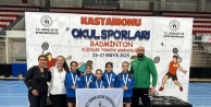 Osmangazi Belediyespor'dan Tarihi Başarı: Şehit Sinan Acar Ortaokulu Kız Badminton Takımı Türkiye Şampiyonu!