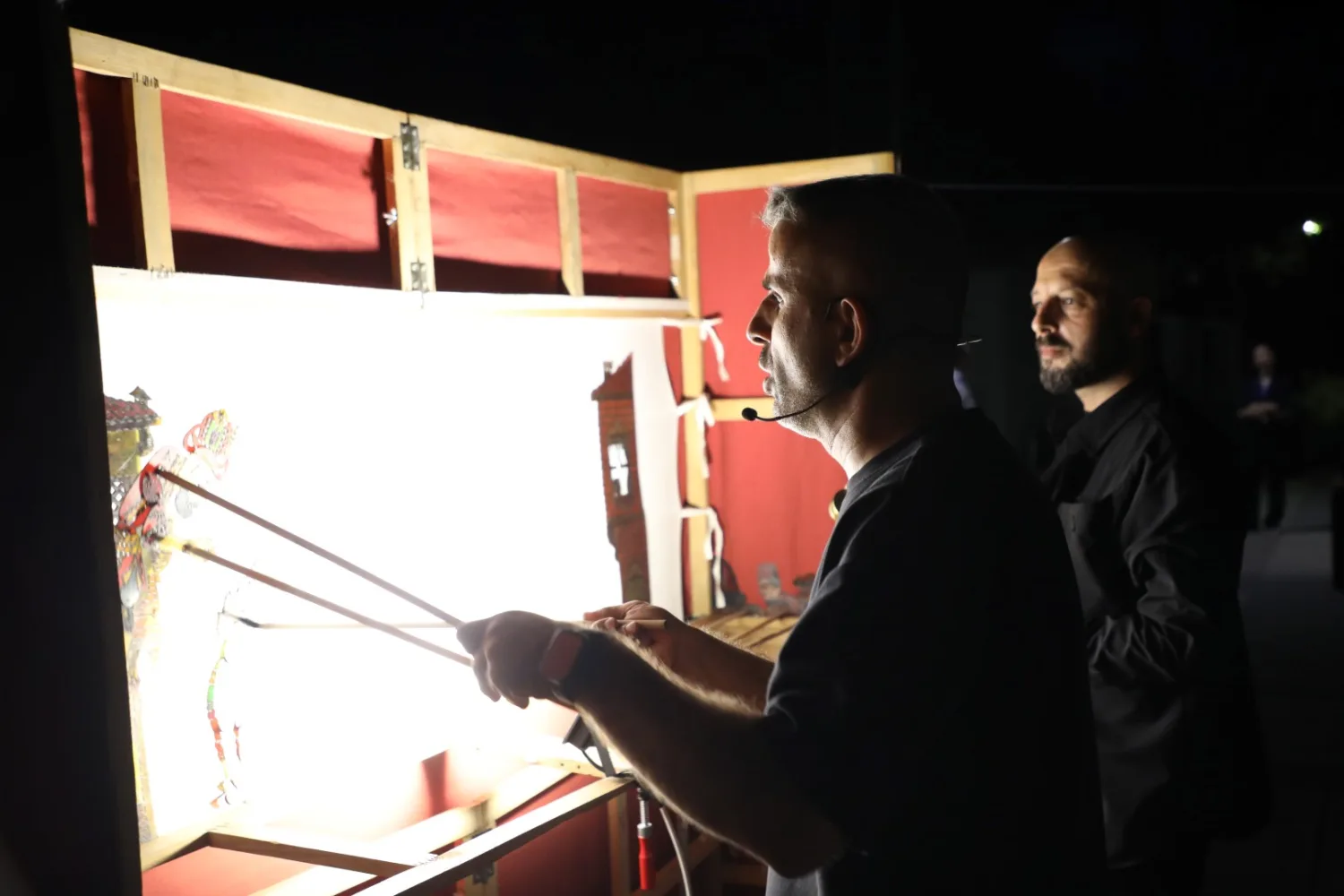 İnegöl Belediyesi'nden Çocuklara Yaz Akşamı Keyfi: Karagöz Sahne Aldı