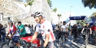 'Pedallar Dönüyor, İyilik Büyüyor' Bisiklet Turu Bursa'da Gerçekleşti