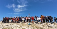 Uludağ Zirvesinde 30 Ağustos Coşkusu: Dağcılar Zafer Bayramı İçin Tırmandı