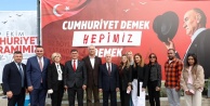 Bursa'da 'Cumhuriyet Demek...' Kampanyasına Yoğun İlgi: Başkan Bozbey 'Hepimiz Demek' Dedi