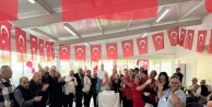 Nilüfer'de Cumhuriyet Coşkusu Huzurevleri ve Konukevine Taşındı: Yaşlılar ve Hastalar İçin Renkli Kutlama