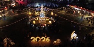 Bursa'da 2026 Coşkusu: Binlerce Vatandaş Yeni Yıl Meydanı'nda Buluştu!