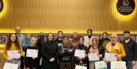 Yıldırım'da Geleceğin Yazarları Yetişiyor: Yazı Atölyesi İlk Mezunlarını Verdi!