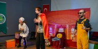 Bursa'da Çocuklar İçin Sahne Vakti: ‘Kayıp Şapka Macerası' Minikleri Büyüledi!