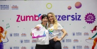 Bursa'da Kadınlar Zumba ile Form Tutuyor: 5 Bin Kişi Spor ve Eğlenceyle Buluştu!