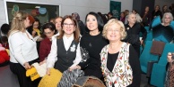 Nilüfer'de Dayanışma Sanatla Buluştu: Kadınlar Huzurevi Sakinleri İçin Şarkı Söyleyip İlmek Attı
