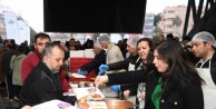 1050 Konutlar'da Gönül Sofrası: Osmangazi'de Ramazan Bereketi Mahalleleri Sarıyor!